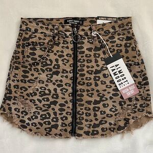 Hight rise animal print skirt